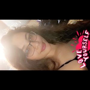 Meet your Posher, Celina